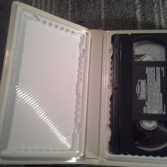 Walt Disney Bambi VHS Fully Restored 55th Anniversary Limited Edition - Picture 3 of 3